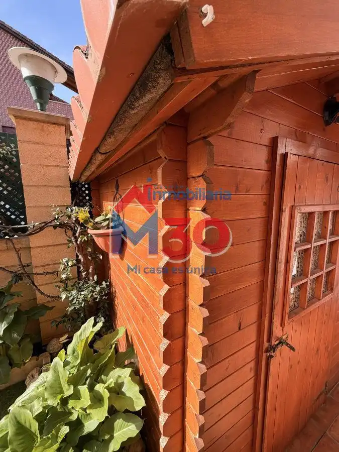 Exterior view of Houses for sale in Miranda de Ebro  with Heating, Terrace and Storage room