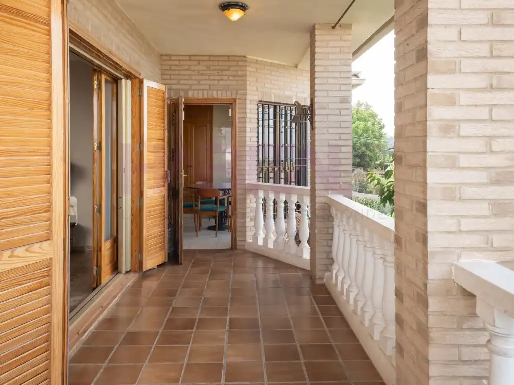 Houses for sale in Chiva  with Air Conditioner, Heating and Furnished