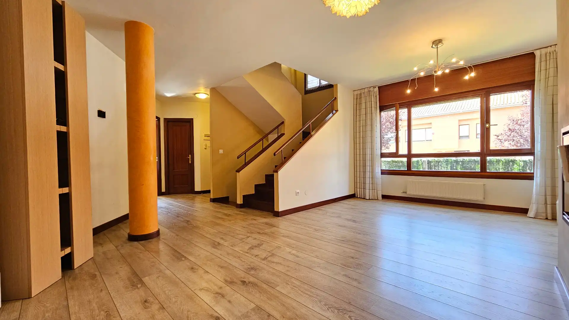Sala de estar de Casa adosada en venta en Alegría-Dulantzi con Calefacción, Parquet y Terraza