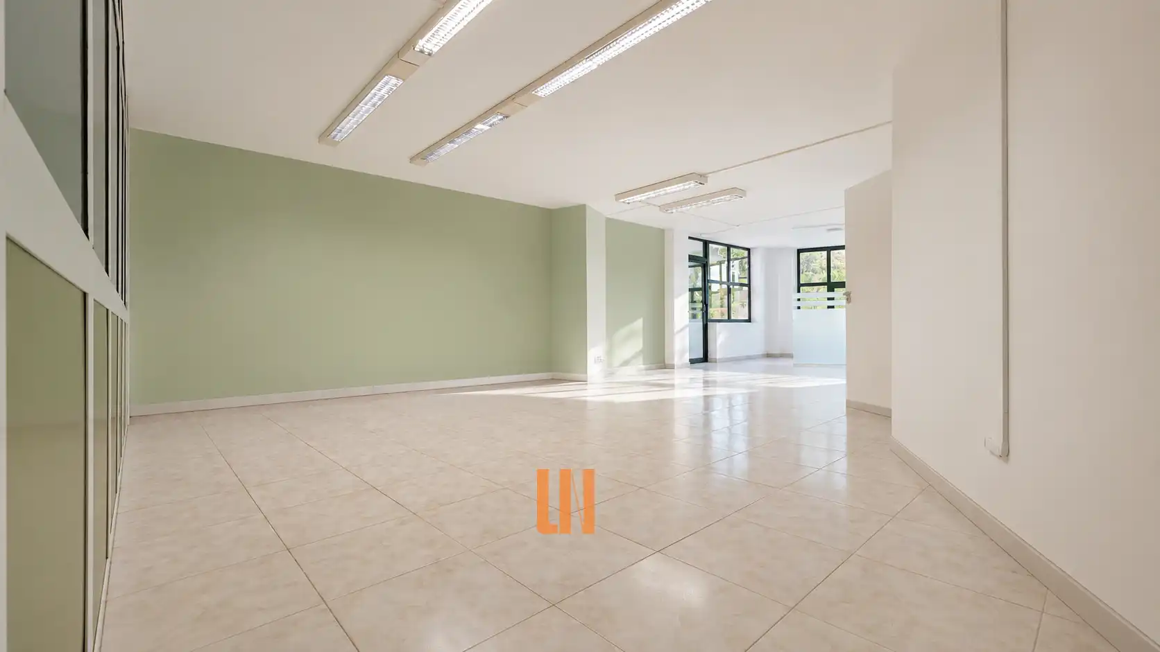 Oficina de lloguer a Avenida Quinta, 213, Mesoiro