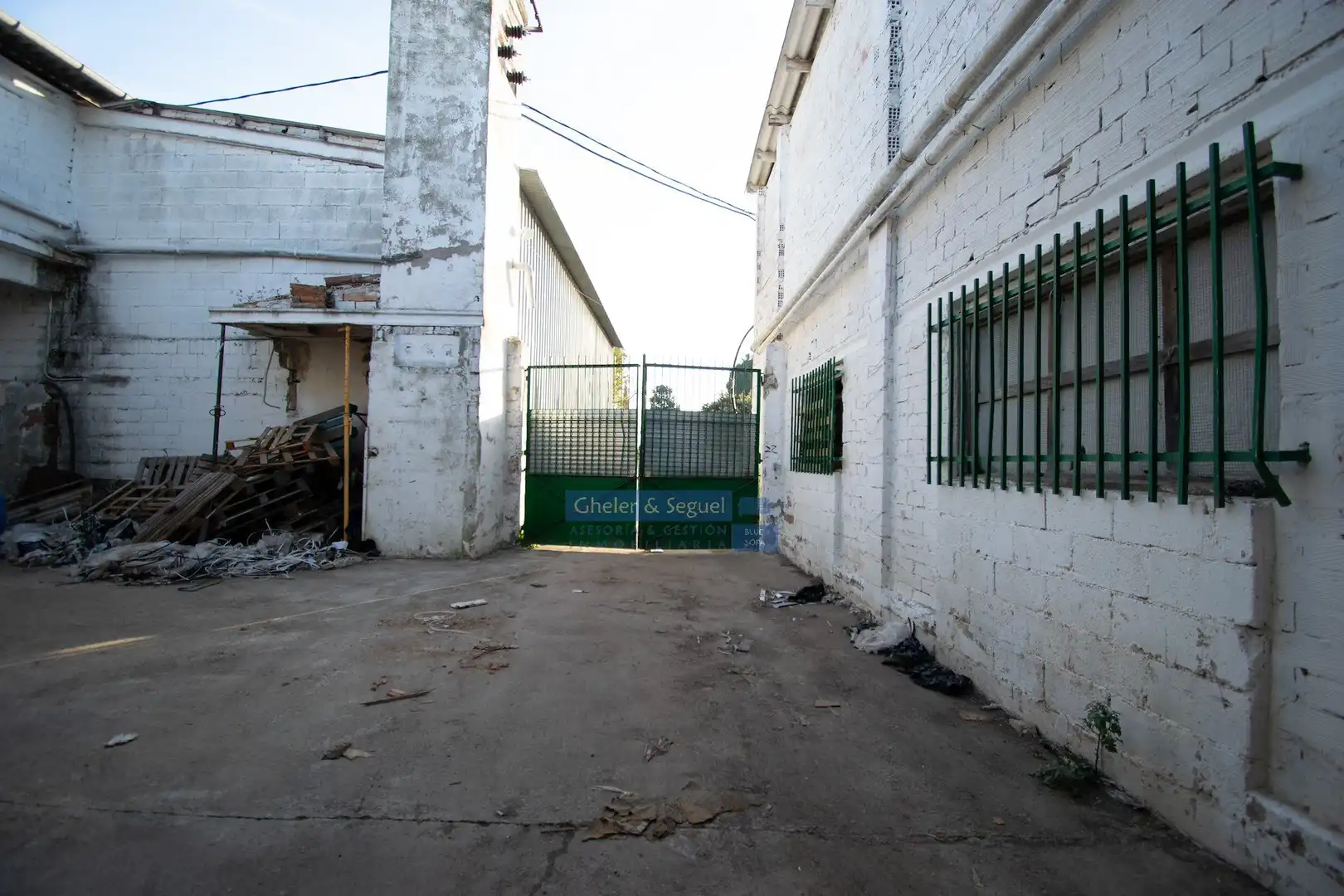 Vista exterior de Nau industrial en venda en Alfara de la Baronia