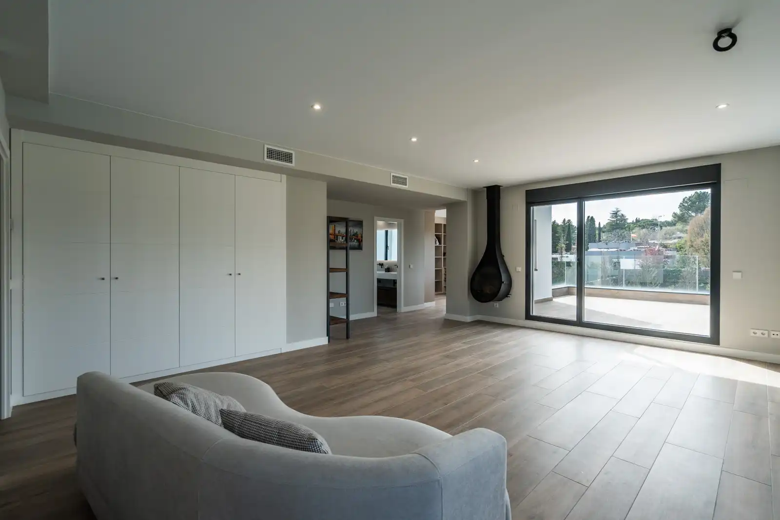 Living room of Houses for sale in Villanueva de la Cañada  with Air Conditioner, Heating and Private garden