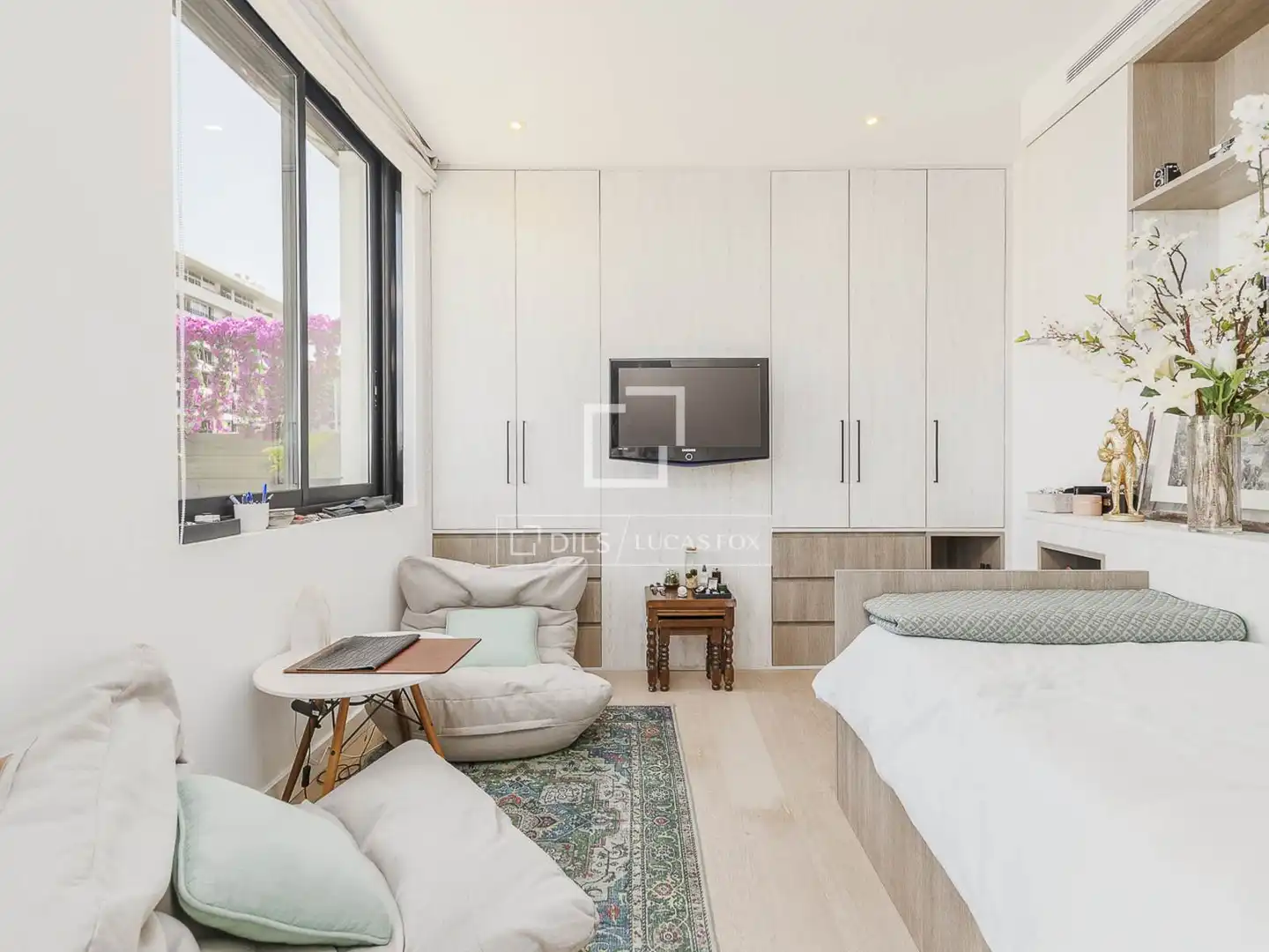 Schlafzimmer von Dachboden zum Verkauf in Martorell mit Klimaanlage, Terrasse und Schwimmbad