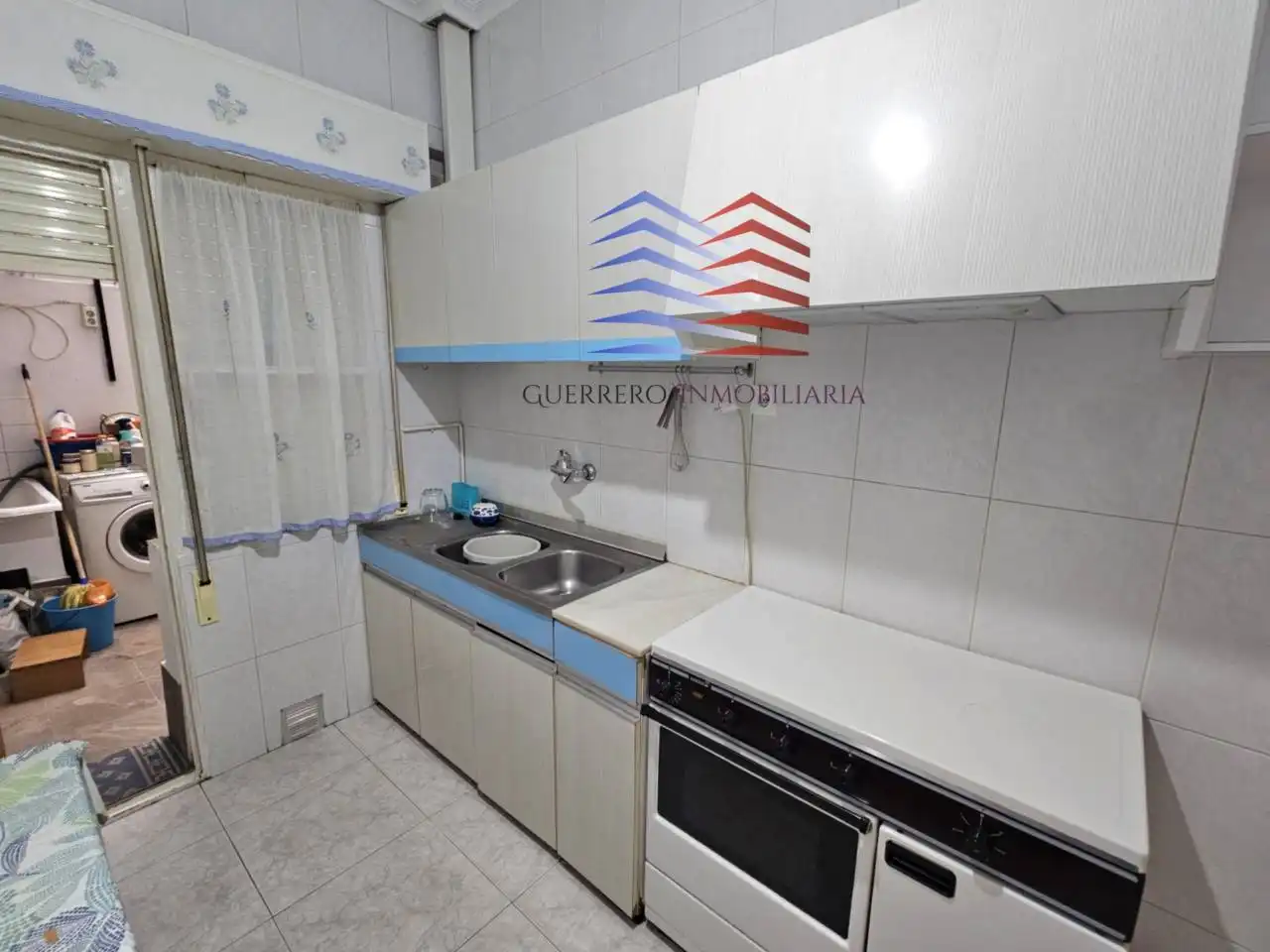 Cuina de Apartament de lloguer en Ourense Capital  amb Calefacció, Terrassa i Traster
