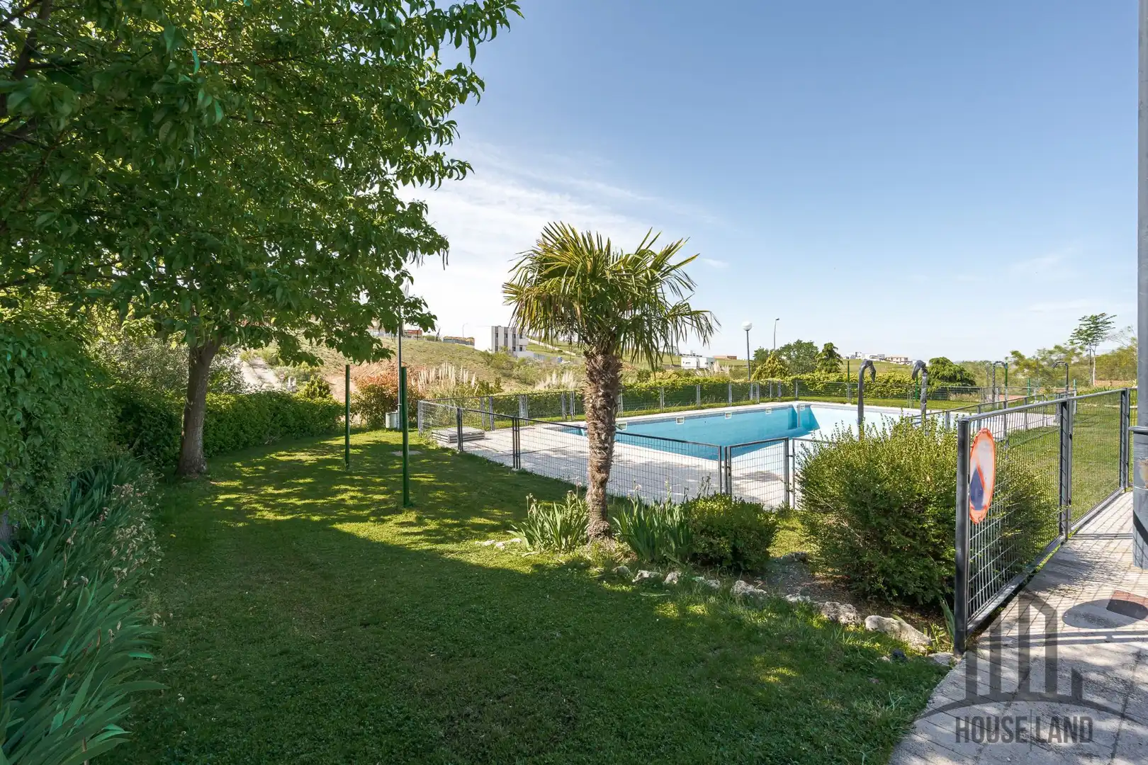 Piscina de Casa o xalet en venda en El Casar amb Aire condicionat, Calefacció i Jardí privat