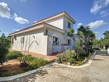 Casa rústica amb jardí en venda a Alaior poble