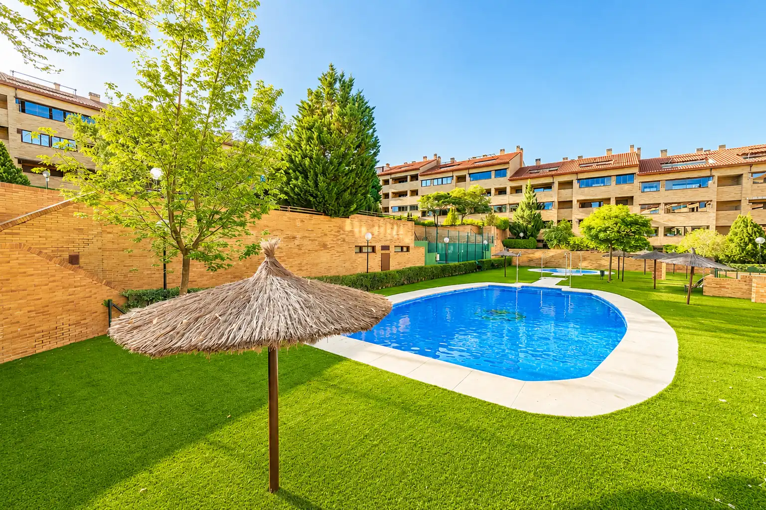 Swimming pool of Flat for sale in Navalcarnero  with Air Conditioner, Heating and Parquet flooring