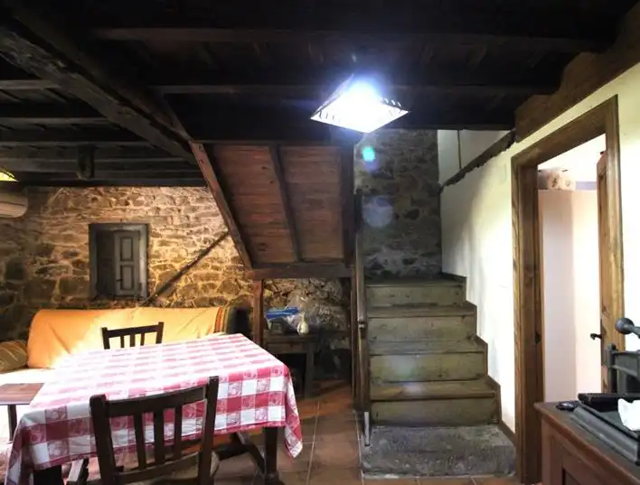 Einfamilien-Reihenhaus zum Verkauf in Ponga mit Klimaanlage, Heizung und Möbliert