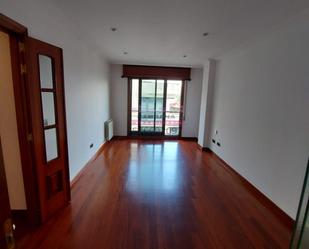 Bedroom of Flat to rent in Vigo   with Parquet flooring, Oven and Washing machine