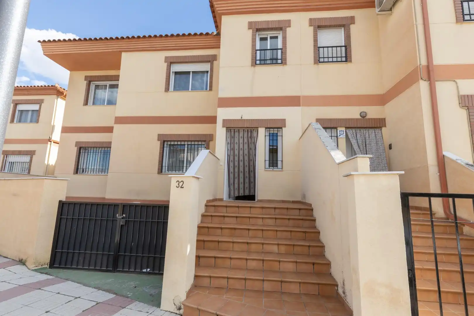 Vista exterior de Casa adosada en venta en Chauchina con Trastero y Balcón