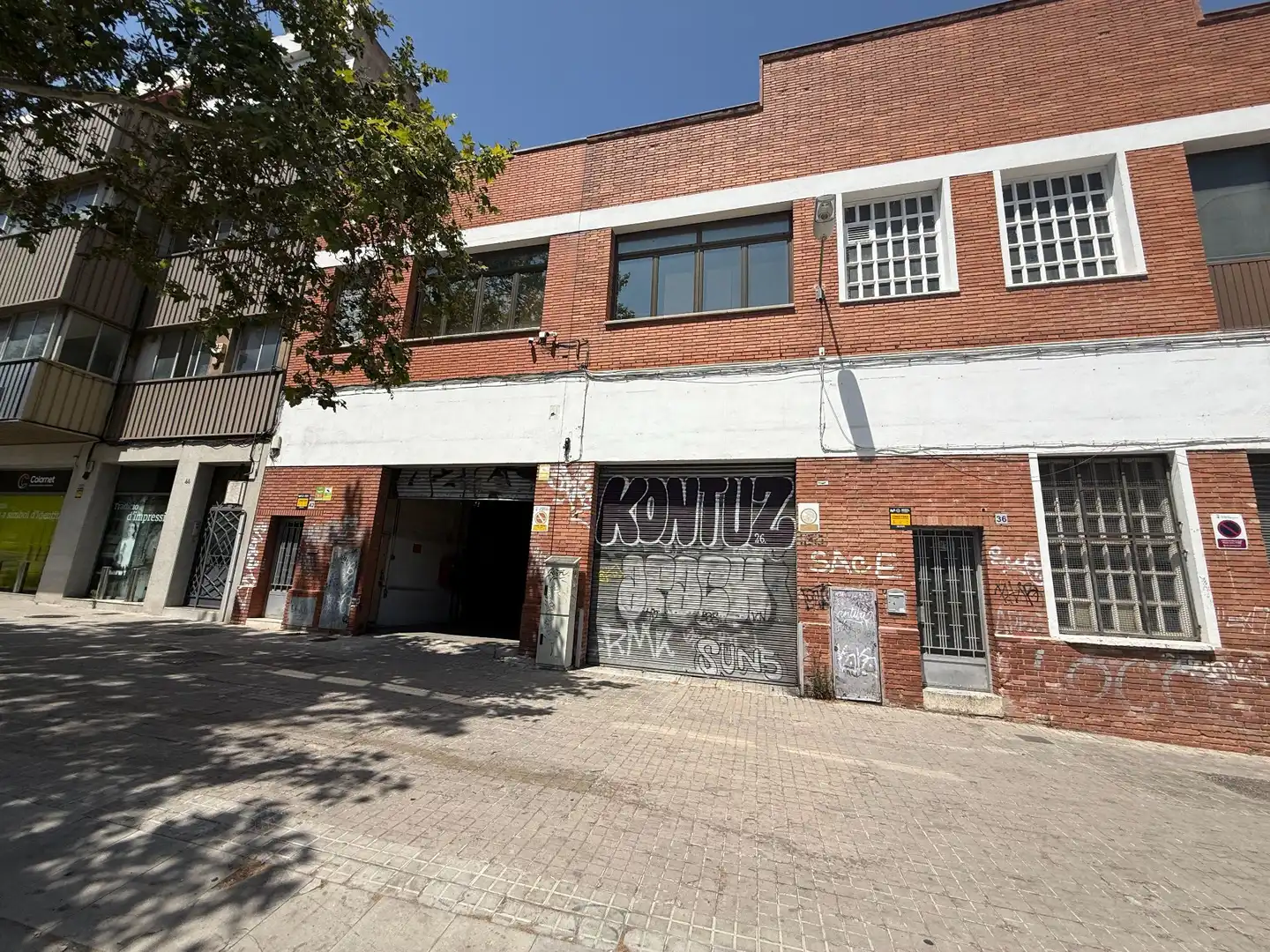 Vista exterior de Nau industrial de lloguer en Sant Adrià de Besòs