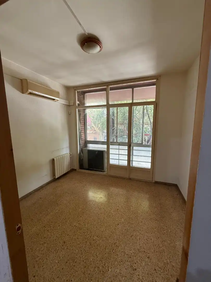 Dormitori de Planta baixa en venda en Barcelona amb Aire condicionat, Traster i Balcó