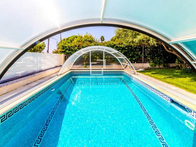 Casa-chalet en Venta en Vallpineda - Santa Bàrbara
