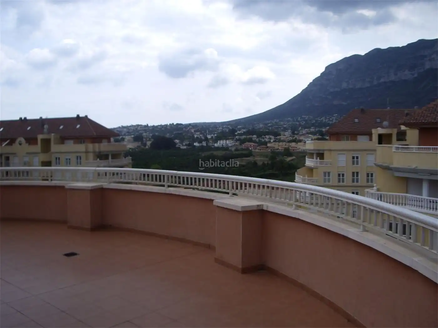Àtic amb piscina en venda a Avenida Juan Chabás 40