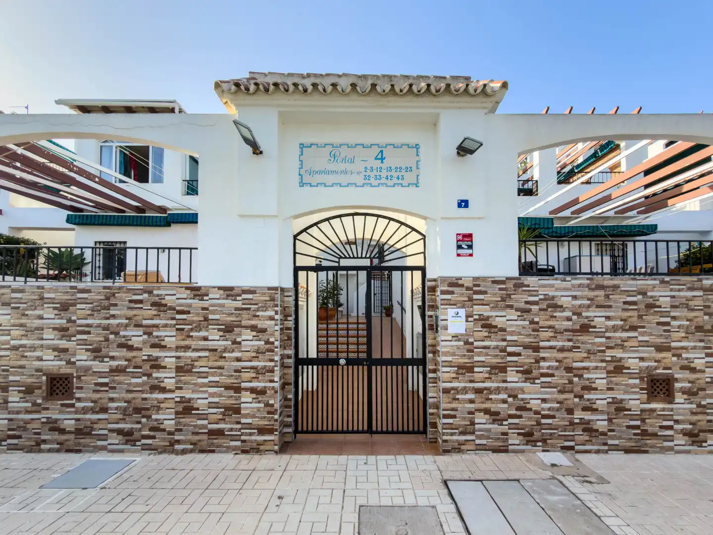Außenansicht von Wohnungen zum Verkauf in Mijas mit Klimaanlage, Terrasse und Schwimmbad