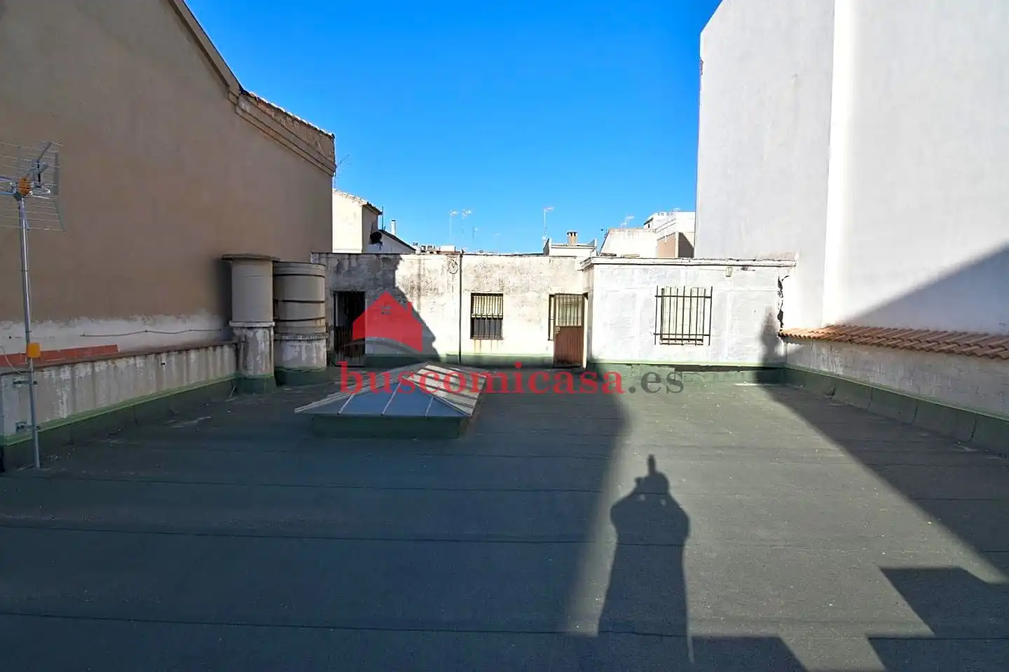 Vista exterior de Edificio en venta en Linares