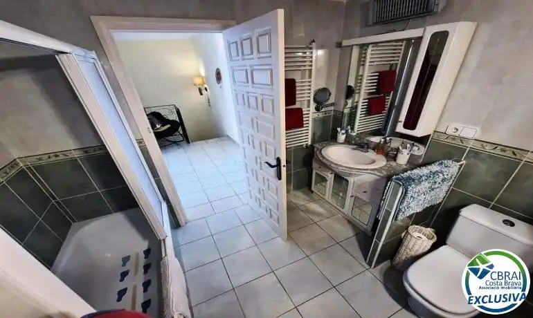 Baño de Casa o chalet en venta en Empuriabrava con Calefacción y Jardín privado