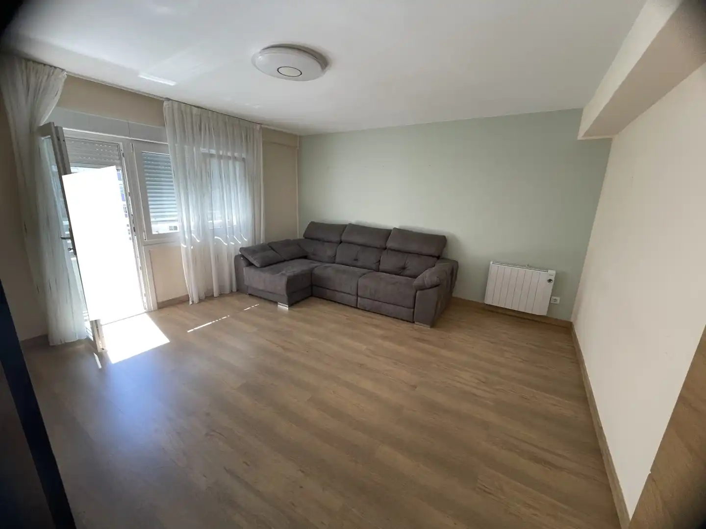 Living room of Flat for rent in Vigo   with Heating, Parquet flooring and Storage room