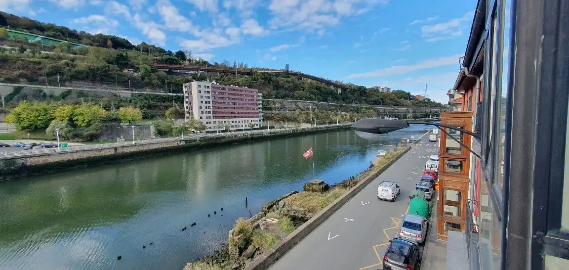 Vista exterior de Pis en venda en Bilbao  amb Calefacció, Traster i Balcó