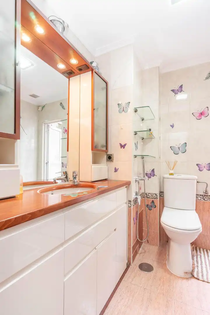Baño de Piso en venta en Oviedo  con Calefacción