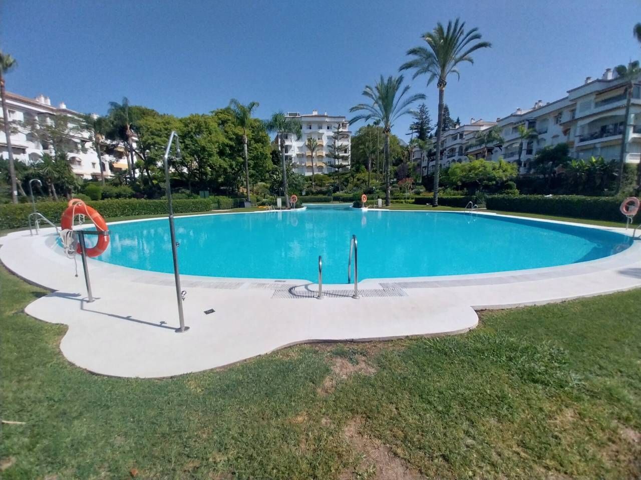 Swimming pool of Flat to rent in Marbella  with Air Conditioner, Heating and Terrace