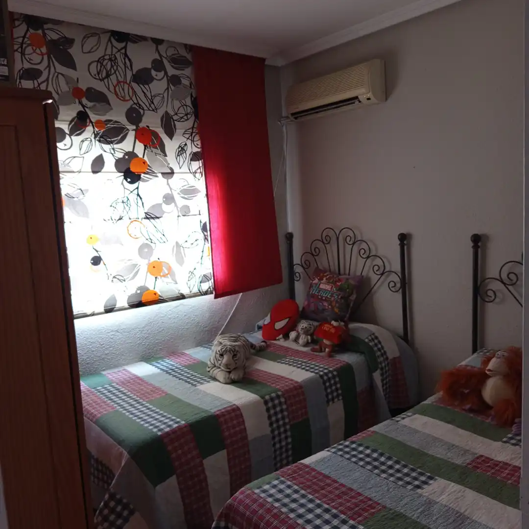 Dormitori de Casa adosada en venda en Badajoz amb Aire condicionat, Calefacció i Terrassa