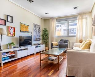 Living room of Flat for sale in  Sevilla Capital  with Air Conditioner, Heating and Private garden