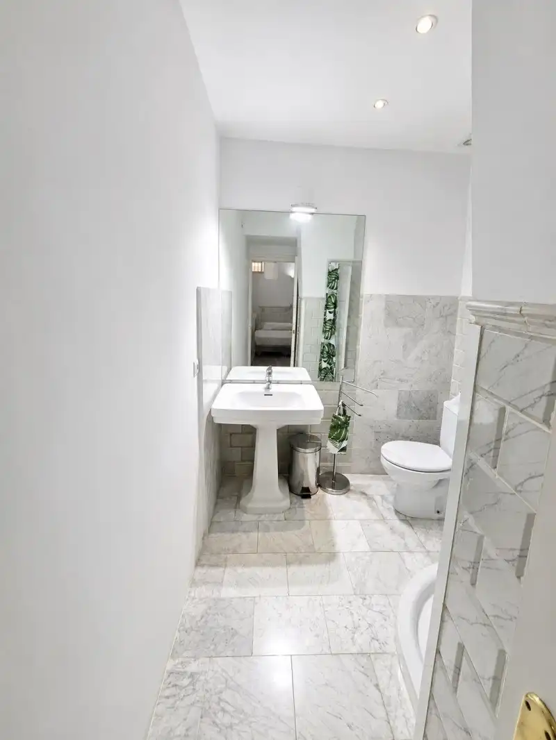 Badezimmer von Wohnungen zur Miete in Cáceres mit Klimaanlage, Heizung und Privatgarten