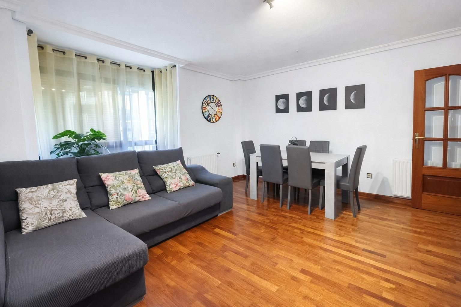 Living room of Flat for sale in  Madrid Capital  with Community pool