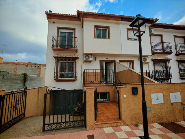 Casa adosada en Venta en Huétor Tájar