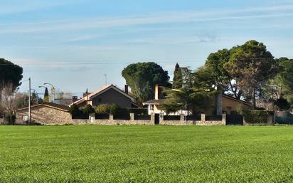 Exterior view of House or chalet for sale in Fuente El Saz de Jarama  with Air Conditioner, Heating and Private garden