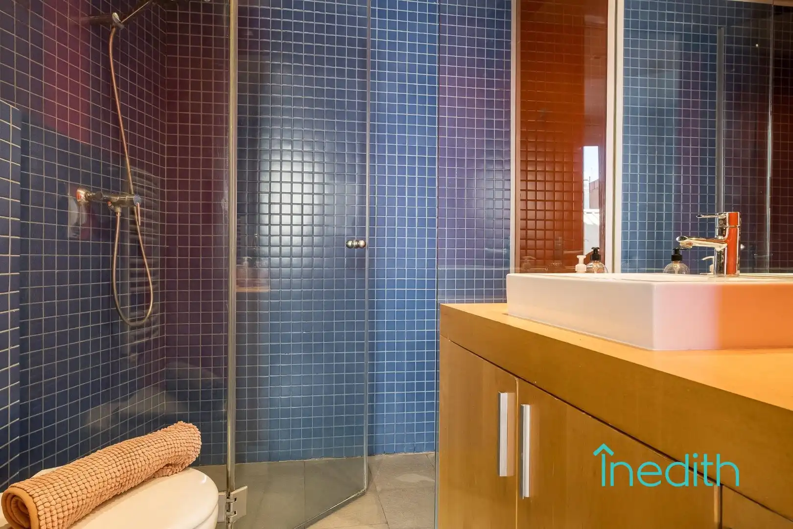 Bathroom of Flat for sale in Barcelona  with Air Conditioner, Terrace and Furnished