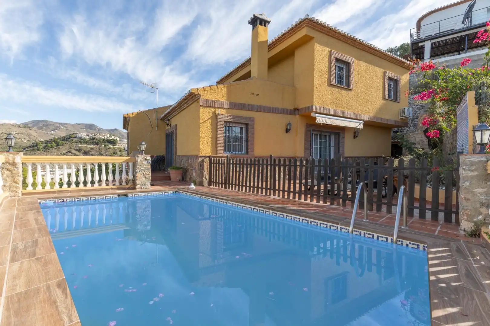Vista exterior de Casa o chalet en venta en Madrid con Aire acondicionado, Calefacción y Jardín privado