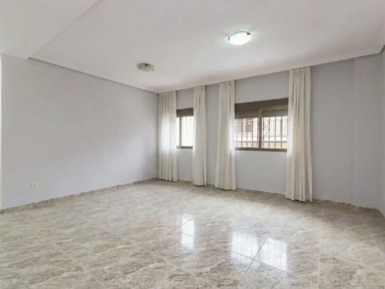 Dormitori de Pis en venda en Burjassot amb Jardí privat, Terrassa i Traster