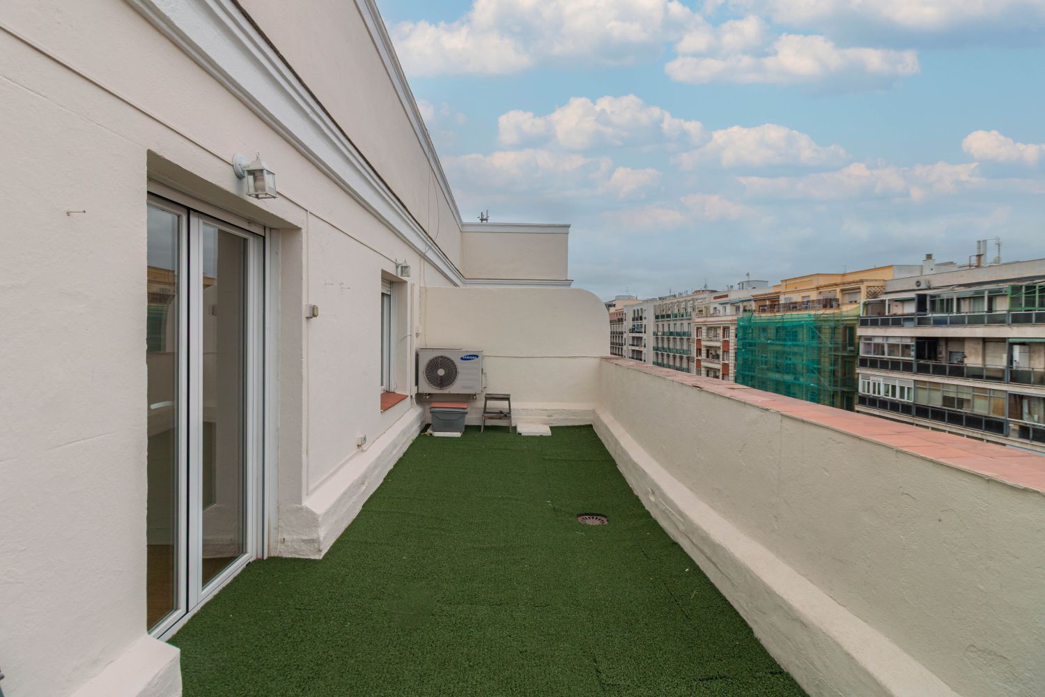 Terrace of Attic for rent in  Madrid Capital  with Air Conditioner, Heating and Terrace