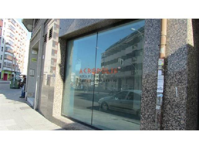 Local comercial en Alquiler en Calle Padre Isla 74 Bj en San Esteban