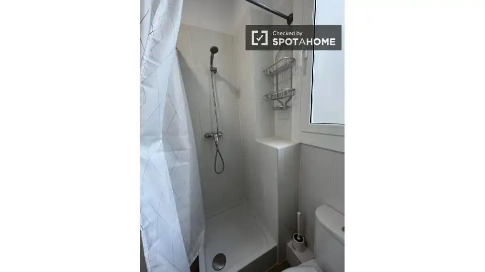 Bathroom of Flat for share in Sants - Montjuïc