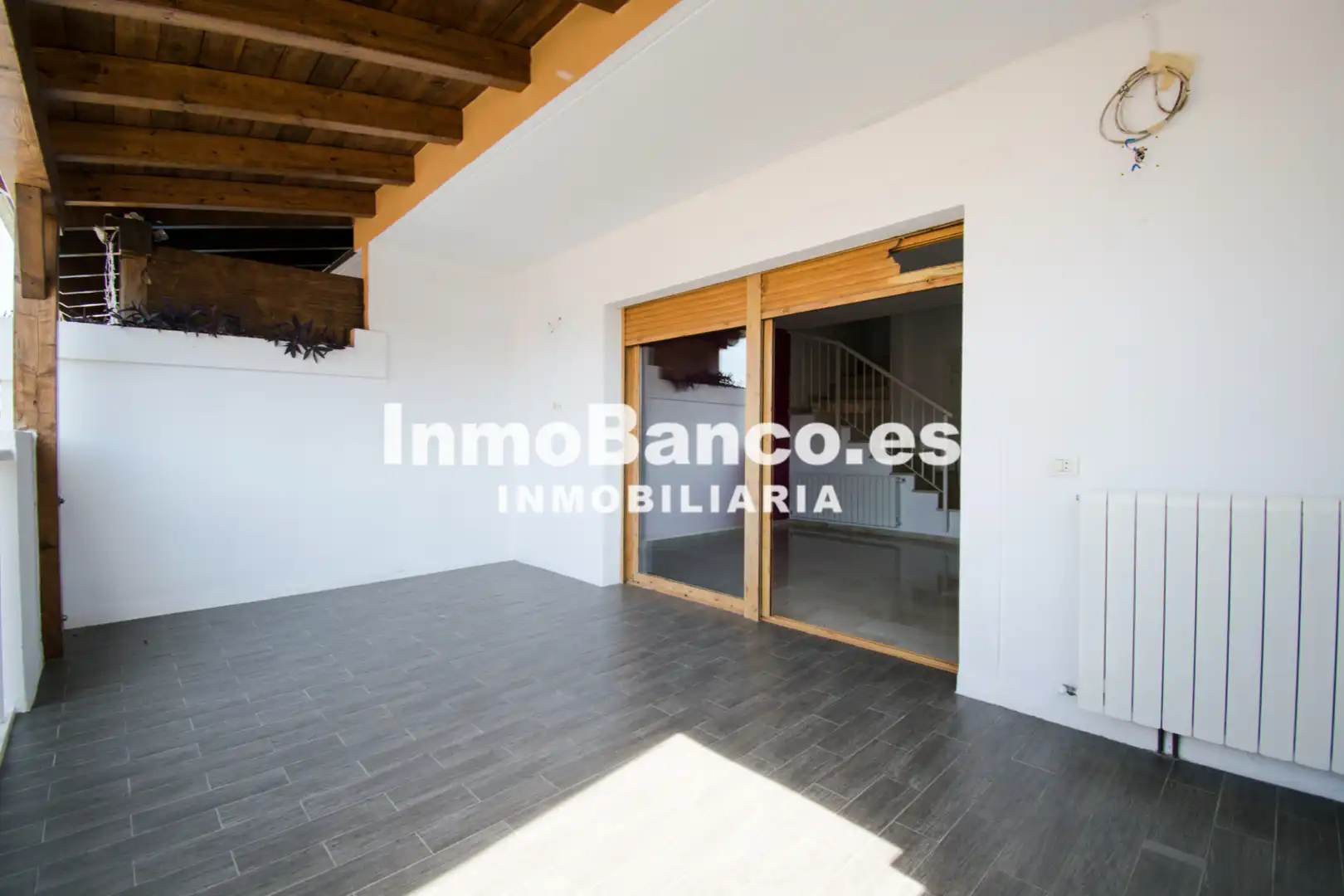 Casa adosada de alquiler en Chiva con Aire acondicionado, Jardín privado y Terraza