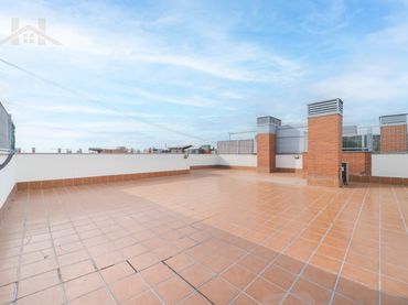 Àtic amb piscina en venda a Avenida Salvador Allende