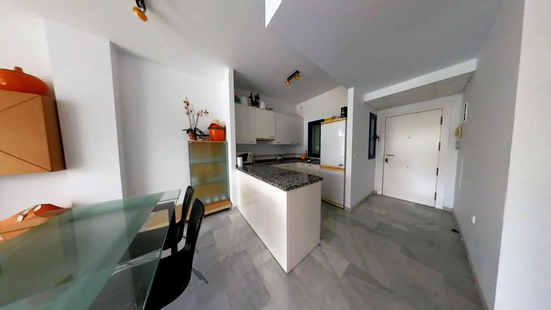Küche von Wohnung zum Verkauf in Gualchos mit Klimaanlage, Heizung und Terrasse