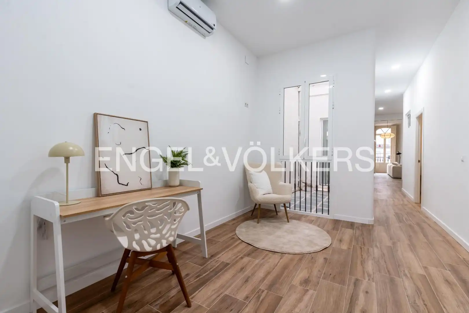 Living room of Flat for sale in Sevilla  with Air Conditioner, Heating and Balcony