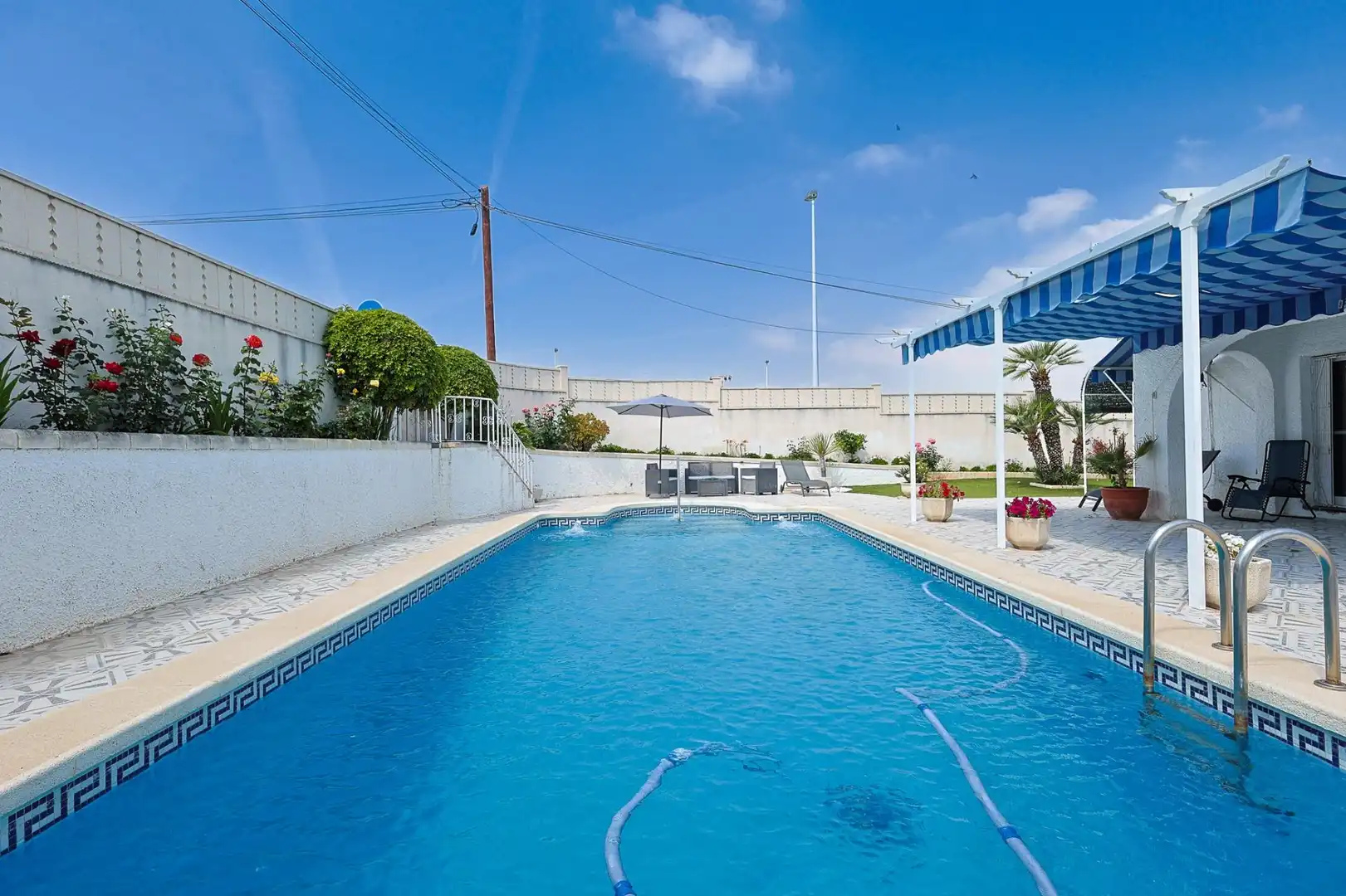 Piscina de Casa o xalet en venda en Elche / Elx amb Jardí privat, Terrassa i Piscina