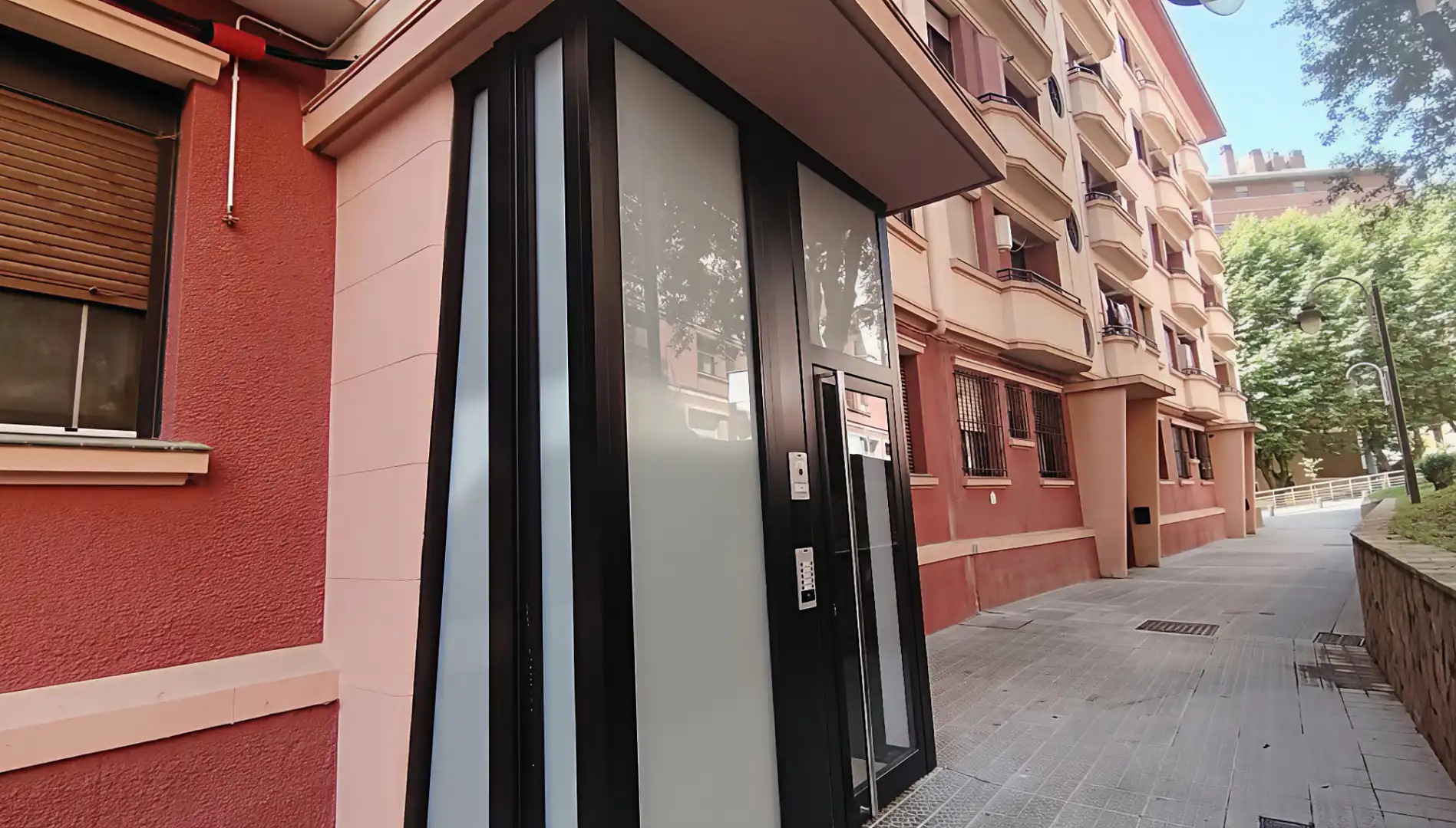Vista exterior de Pis en venda en Bilbao  amb Calefacció, Moblat i Balcó