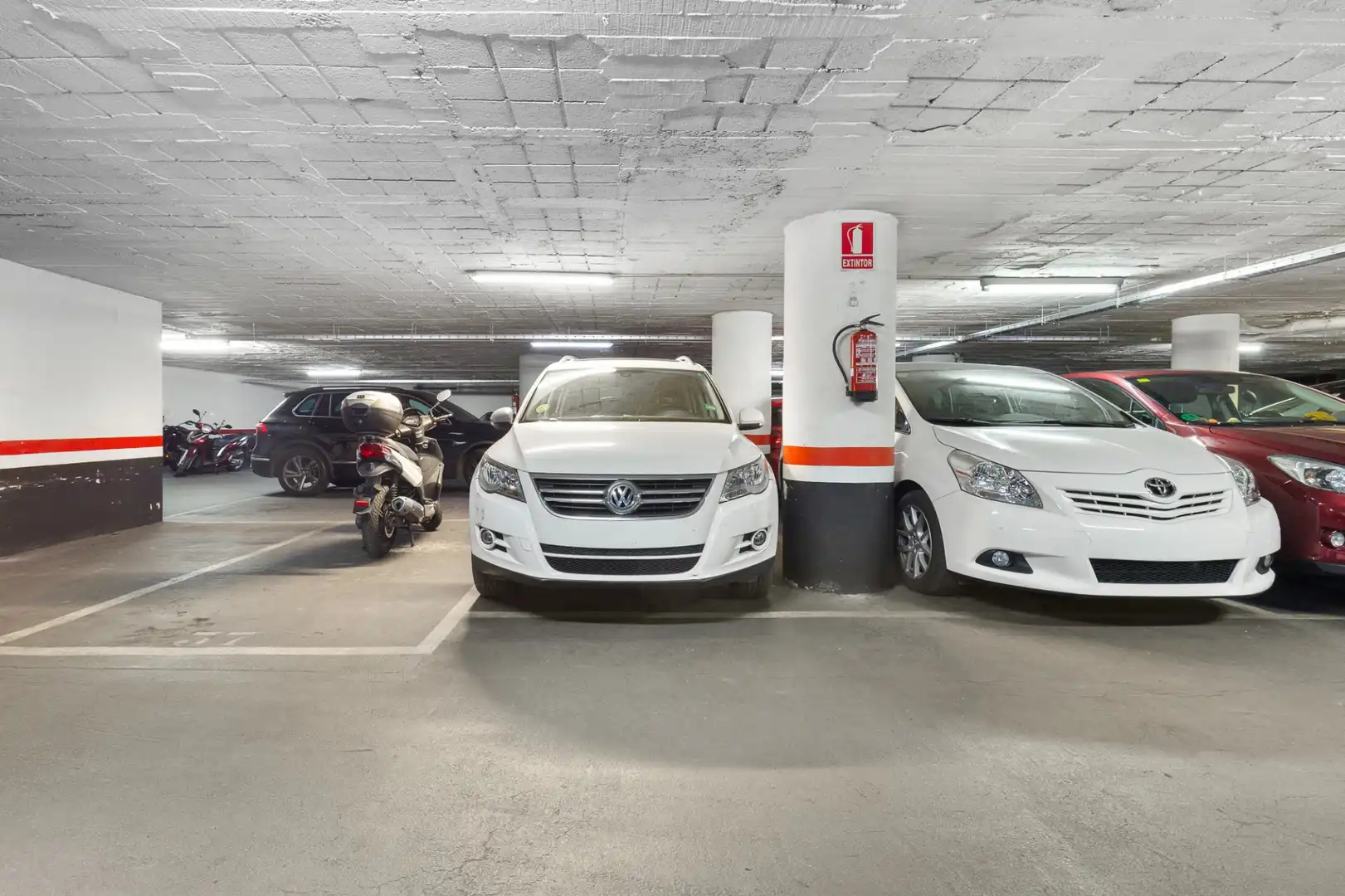 Parking de Piso en venta en Barcelona con Calefacción, Terraza y Balcón