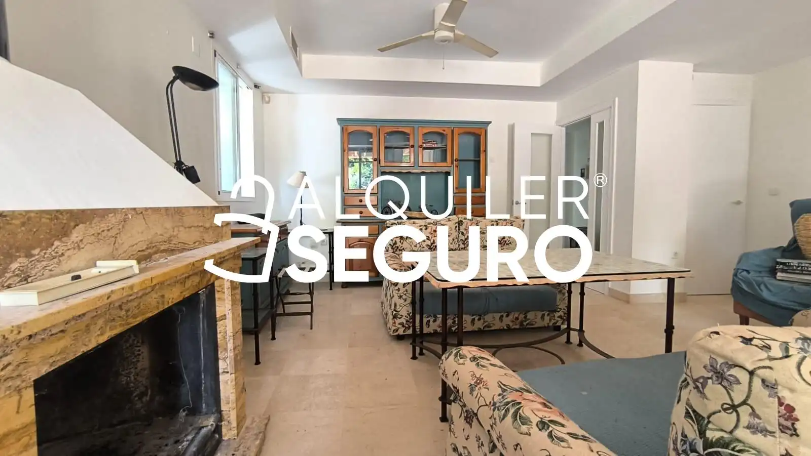 Sala de estar de Casa o chalet de alquiler en Almensilla con Trastero, Piscina y Amueblado
