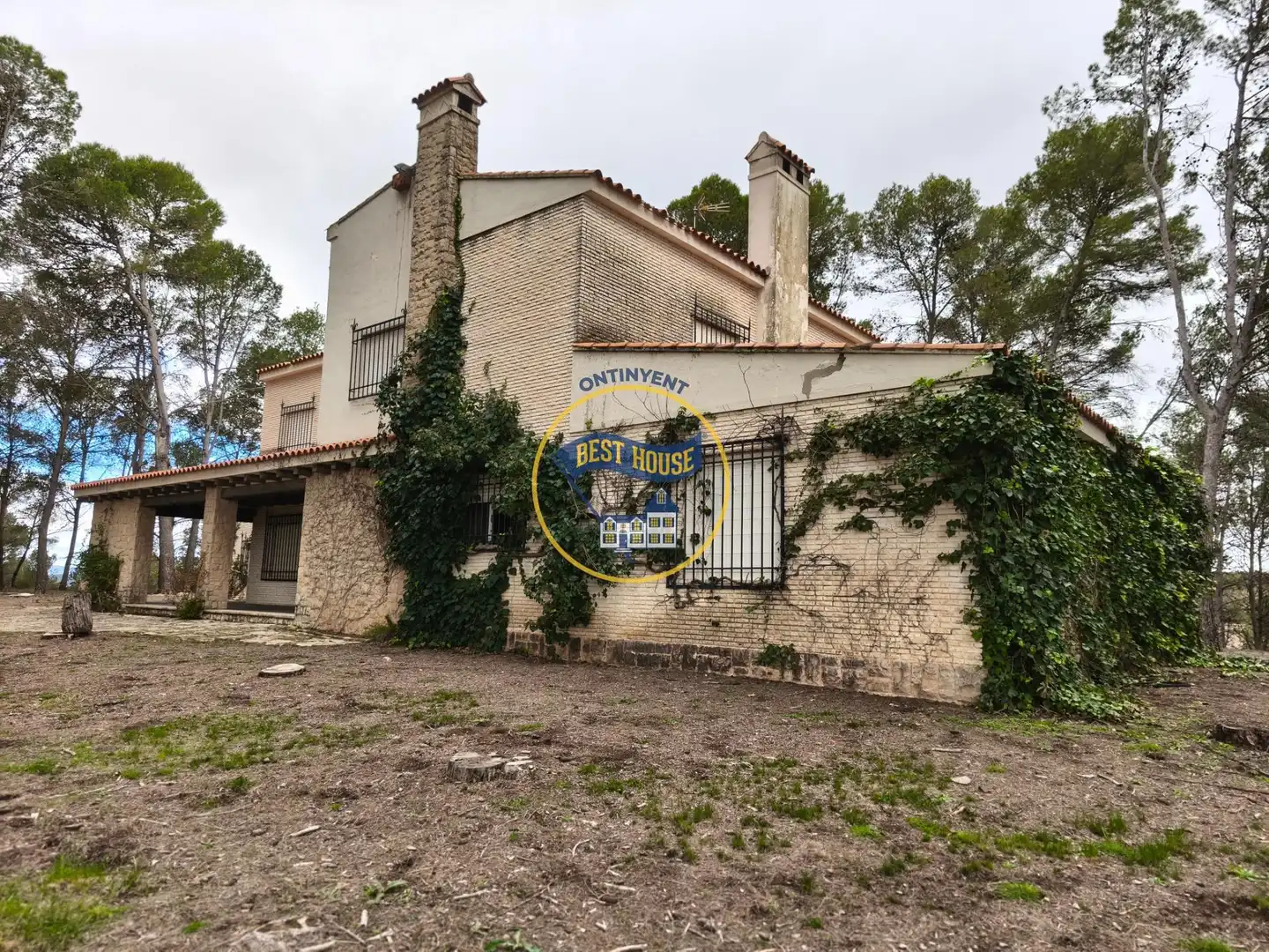 Vista exterior de Casa o xalet en venda en Fontanars dels Alforins amb Jardí privat, Piscina i Moblat