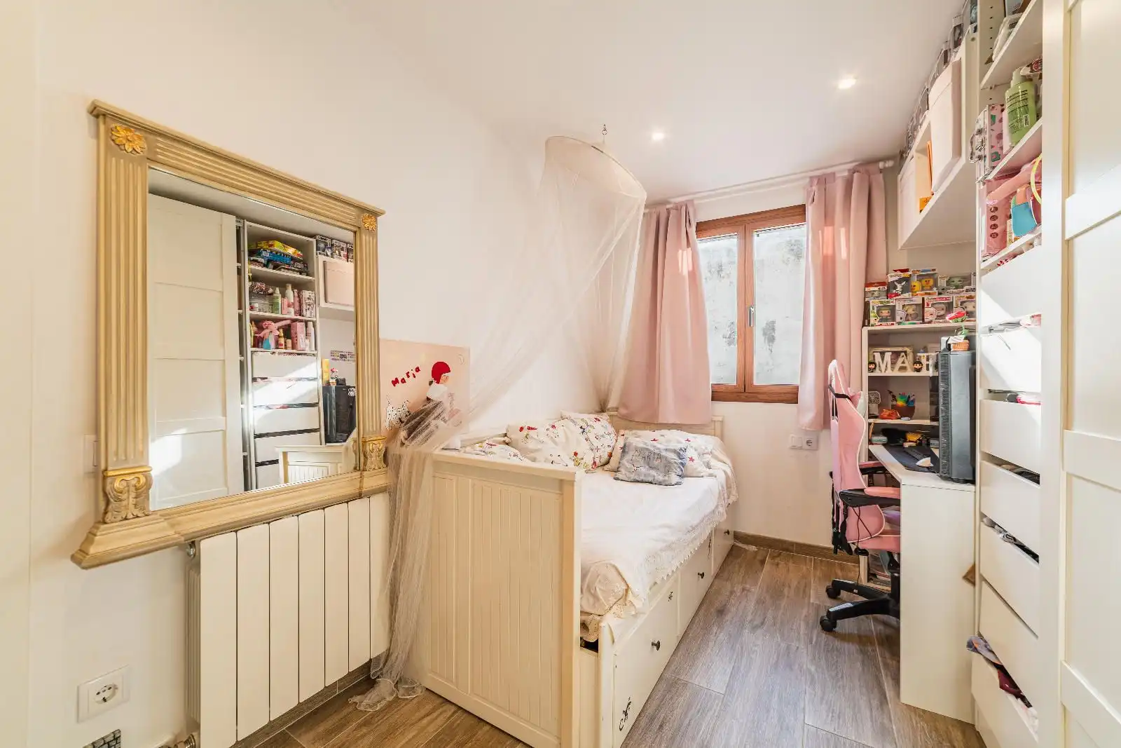 Bedroom of Houses for sale in Nucli Urbà 