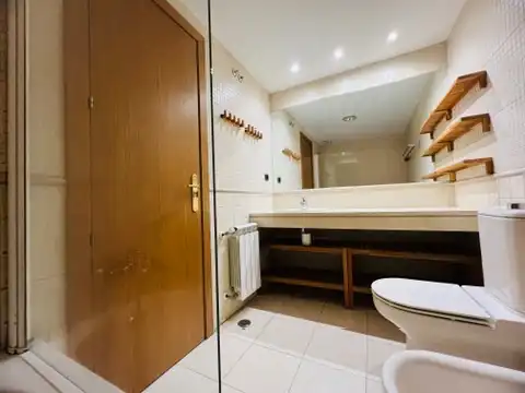 Badezimmer von Dachboden zum Verkauf in Alcobendas mit Klimaanlage, Heizung und Privatgarten
