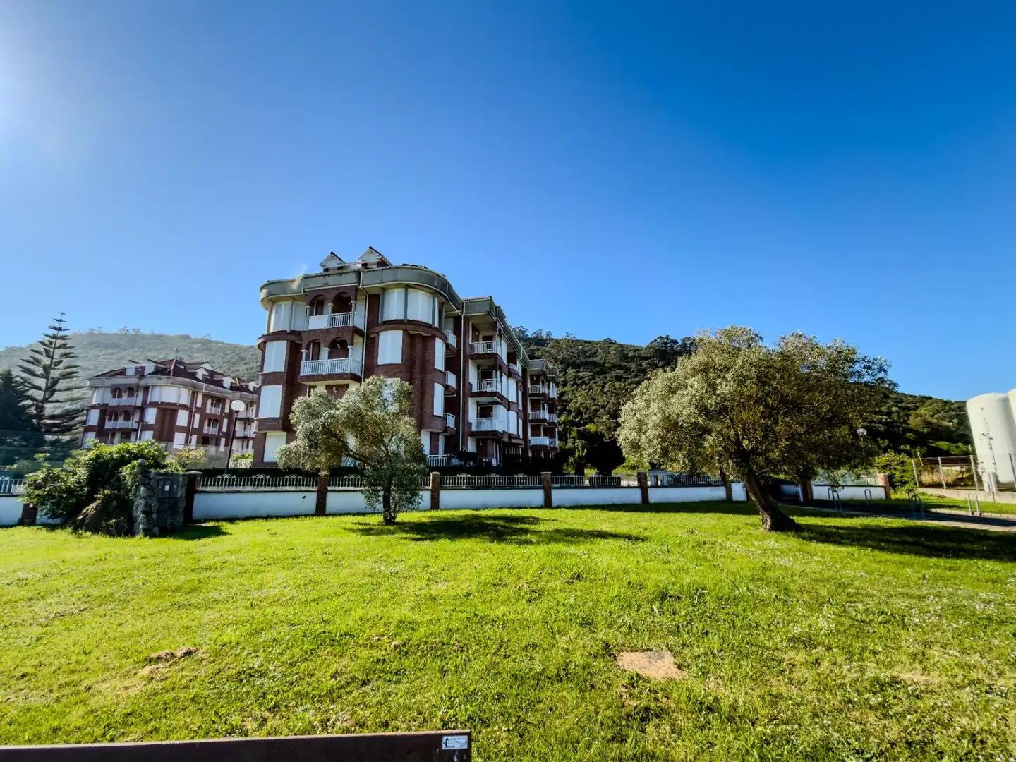 Vista exterior de Planta baixa en venda en Noja amb Calefacció, Jardí privat i Terrassa