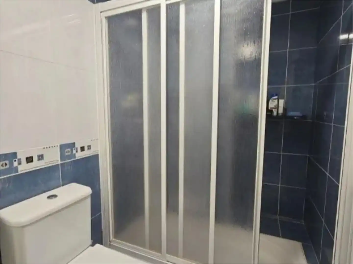 Badezimmer von Wohnung zur Miete in  Valencia Capital mit Klimaanlage und Balkon